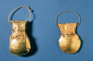 Bulla, amulet worn by freeborn Roman children until they reached maturity, Herculaneum, Roman, 1st century